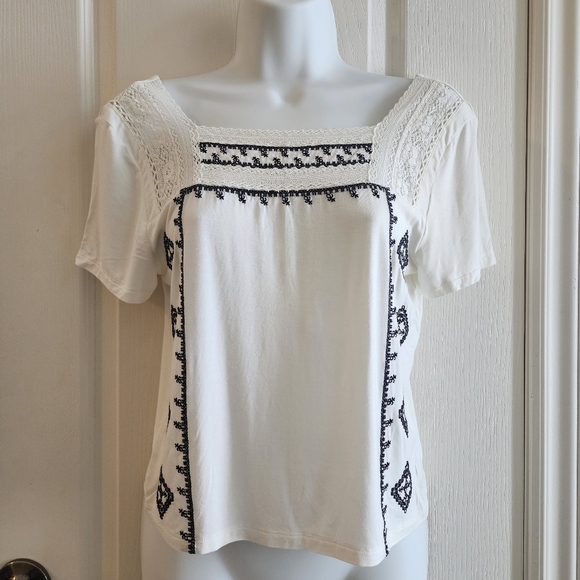 🎉3/$39 AE Soft & Sexy Embroidered Top - Picture 4 of 9